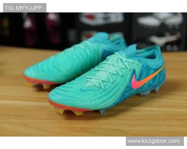 2025年热门足球明星推荐鞋款盘点，助你提升球场表现