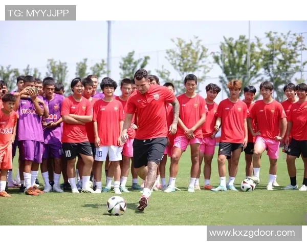 中国足球32号球星奋勇拼搏引领球队重燃希望书写绿茵场全新传奇