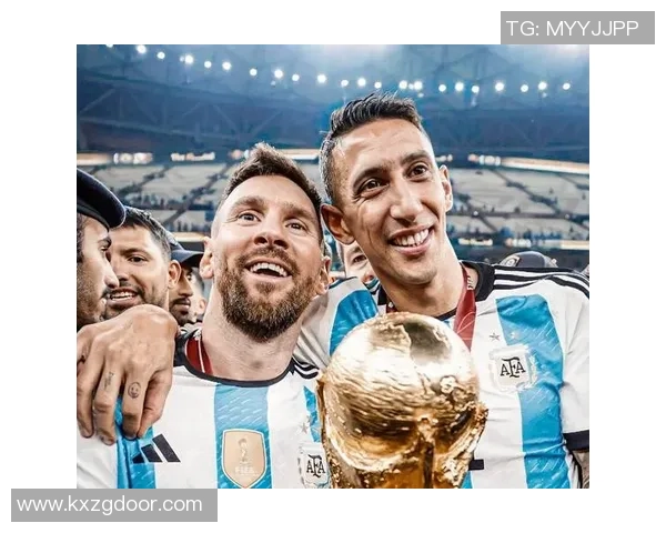 拼接足球球星精彩瞬间集锦展现顶级球技与震撼进球时刻